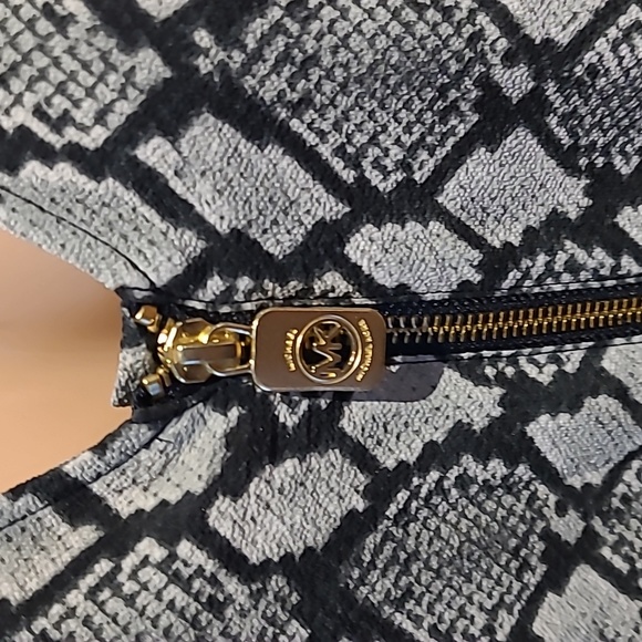 Michael Kors beautiful blouse with snake skin look size XL - Picture 3 of 7